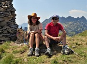 59 All'omino-omone (2350 m circa) di rappresentanza di vetta del Ponteranica centrale (2372 m)